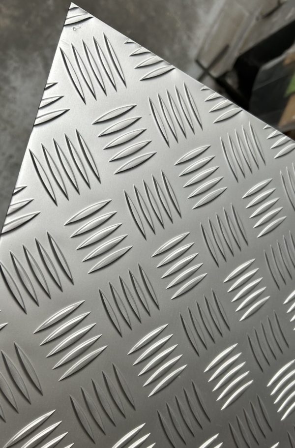5 Bar Treadplate 5754 Silver Natural Anodised (AA15)